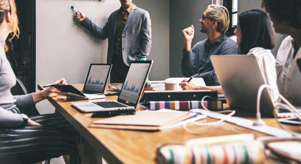 Comparação entre estratégias de marketing B2B e B2C